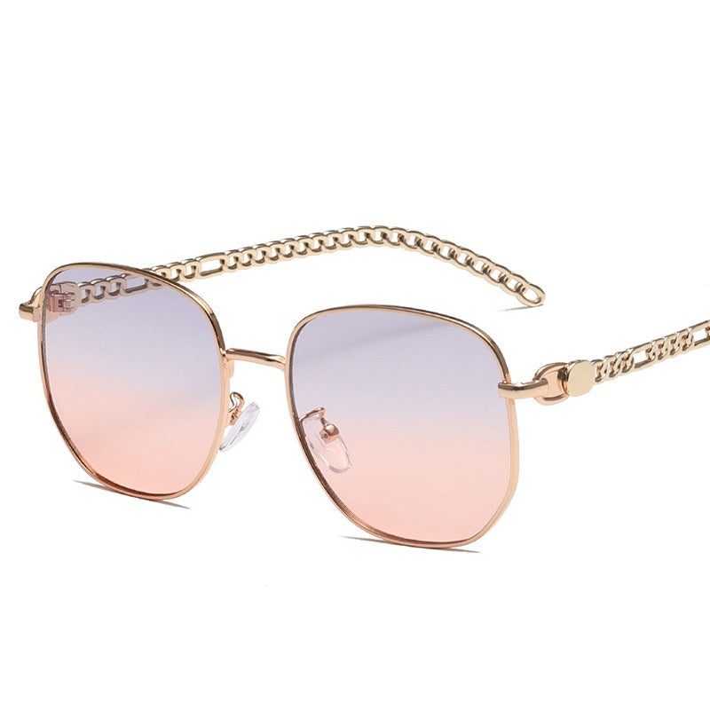 SolarVibe – Gafas de Sol con Marco Ovalado y Cadena Metálica para la Mujer que Vive en Modo Ícono