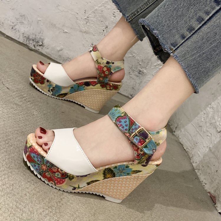 ChicStride Roman High Heels