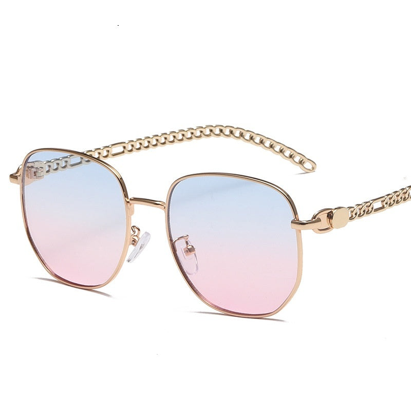 SolarVibe – Gafas de Sol con Marco Ovalado y Cadena Metálica para la Mujer que Vive en Modo Ícono