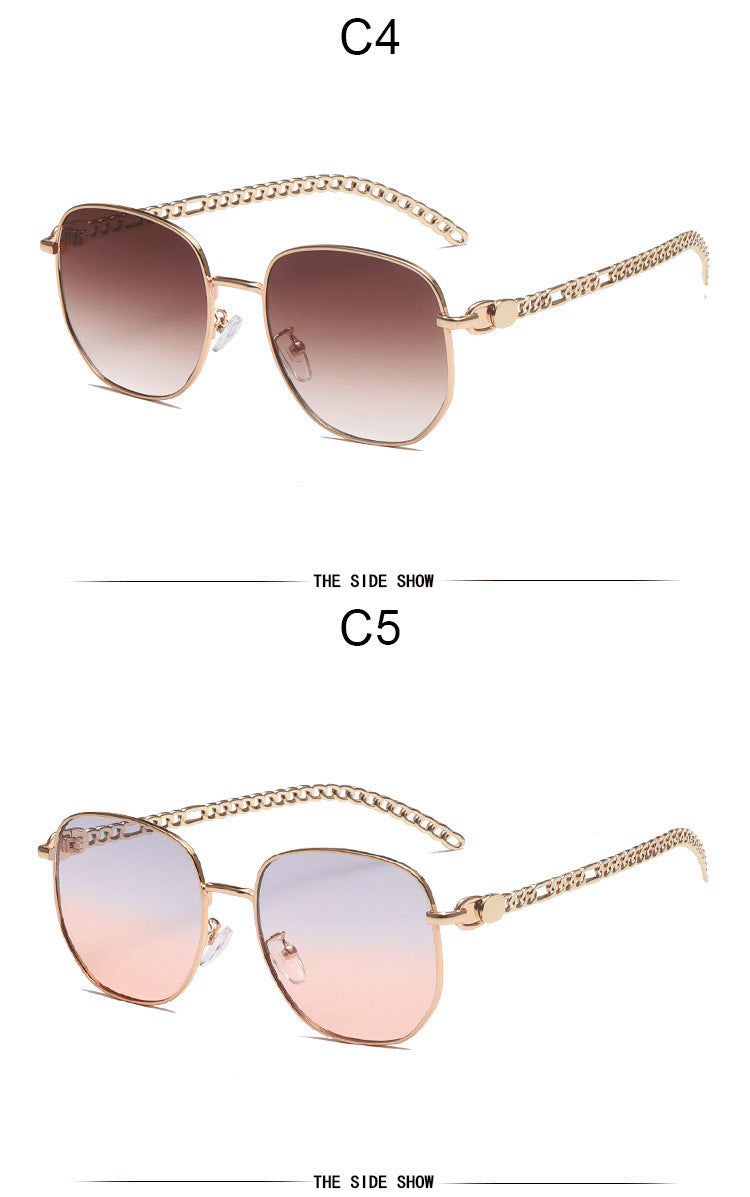 SolarVibe – Gafas de Sol con Marco Ovalado y Cadena Metálica para la Mujer que Vive en Modo Ícono
