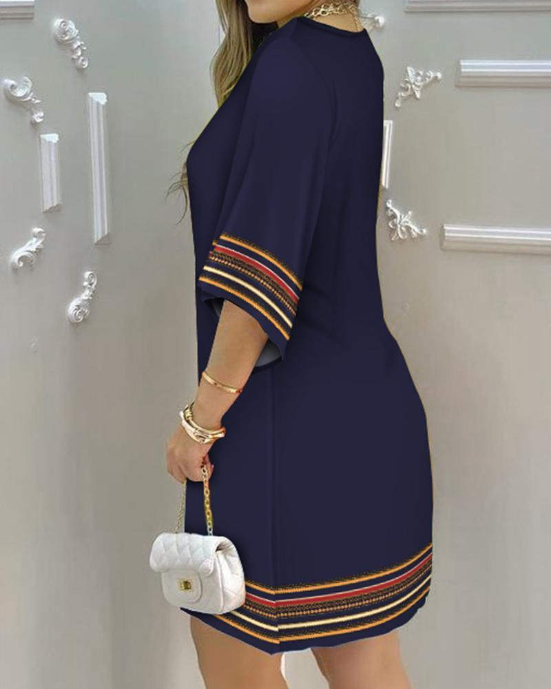 AuraBloom – Vestido Estampado Cuello Redondo para la Reina Natural