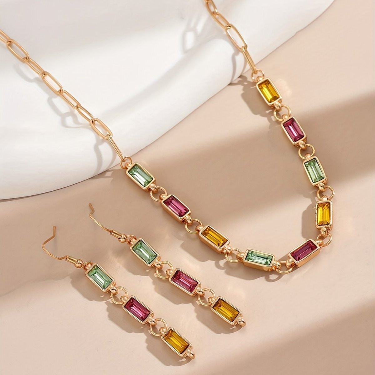 CelestiaGlam – Set de Collar y Aretes con Cristales de Colores para la Mujer que Ilumina Todo a su Paso