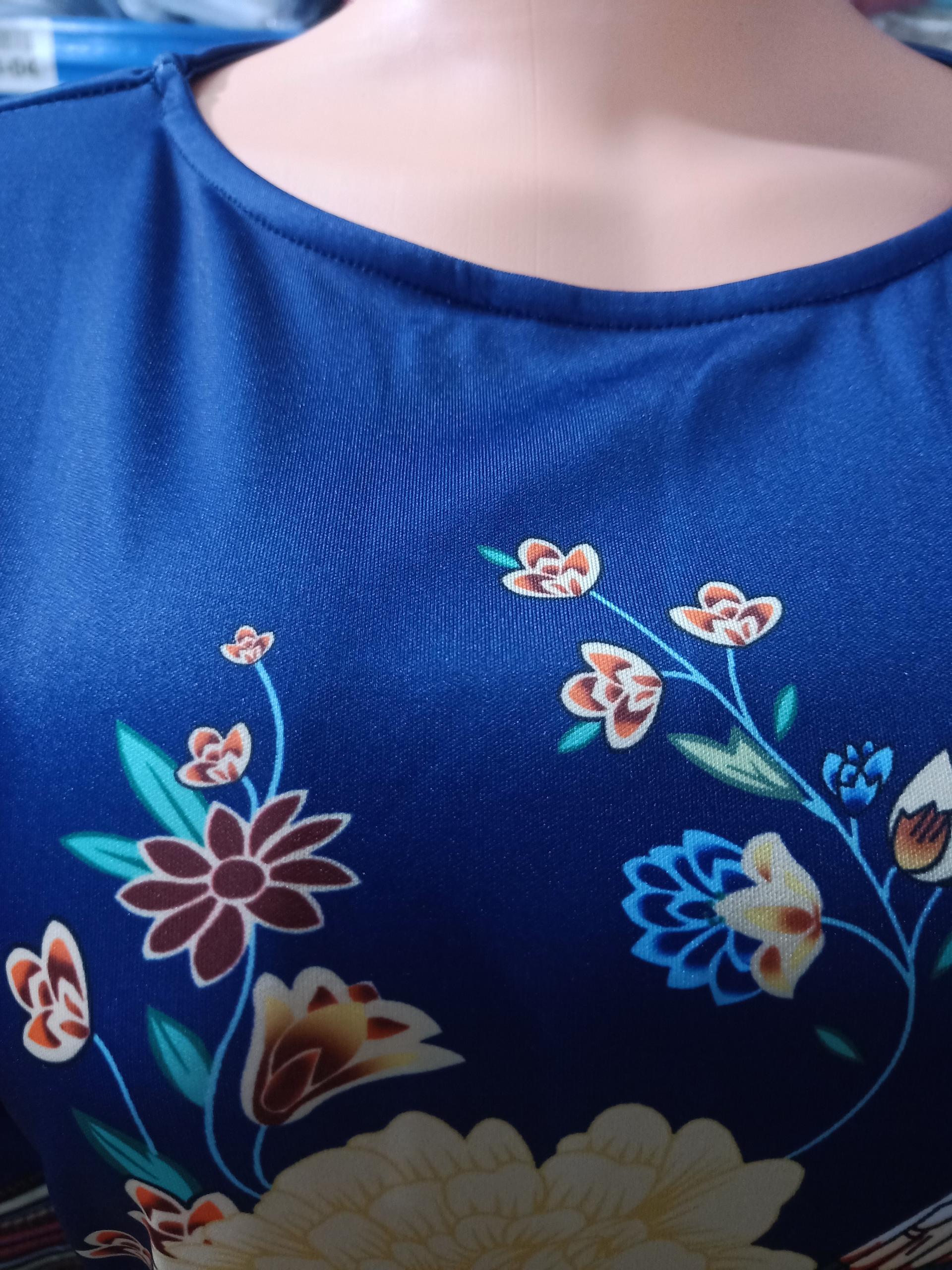 AuraBloom – Vestido Estampado Cuello Redondo para la Reina Natural