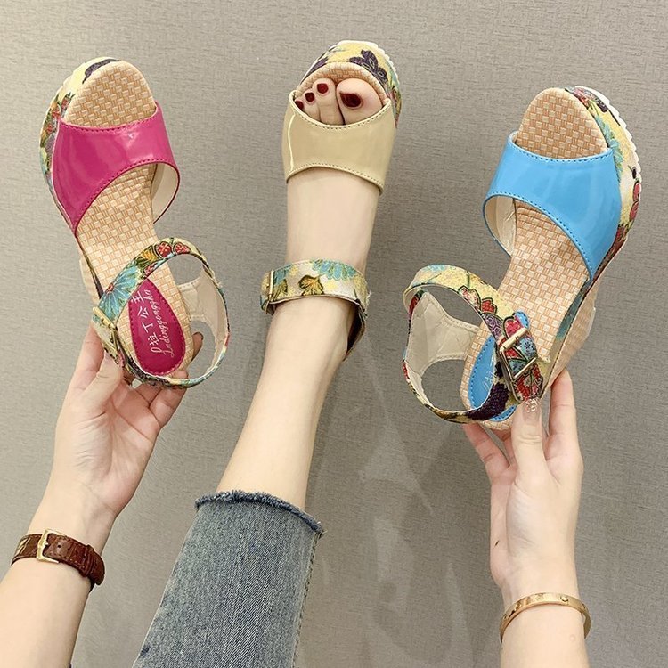ChicStride Roman High Heels