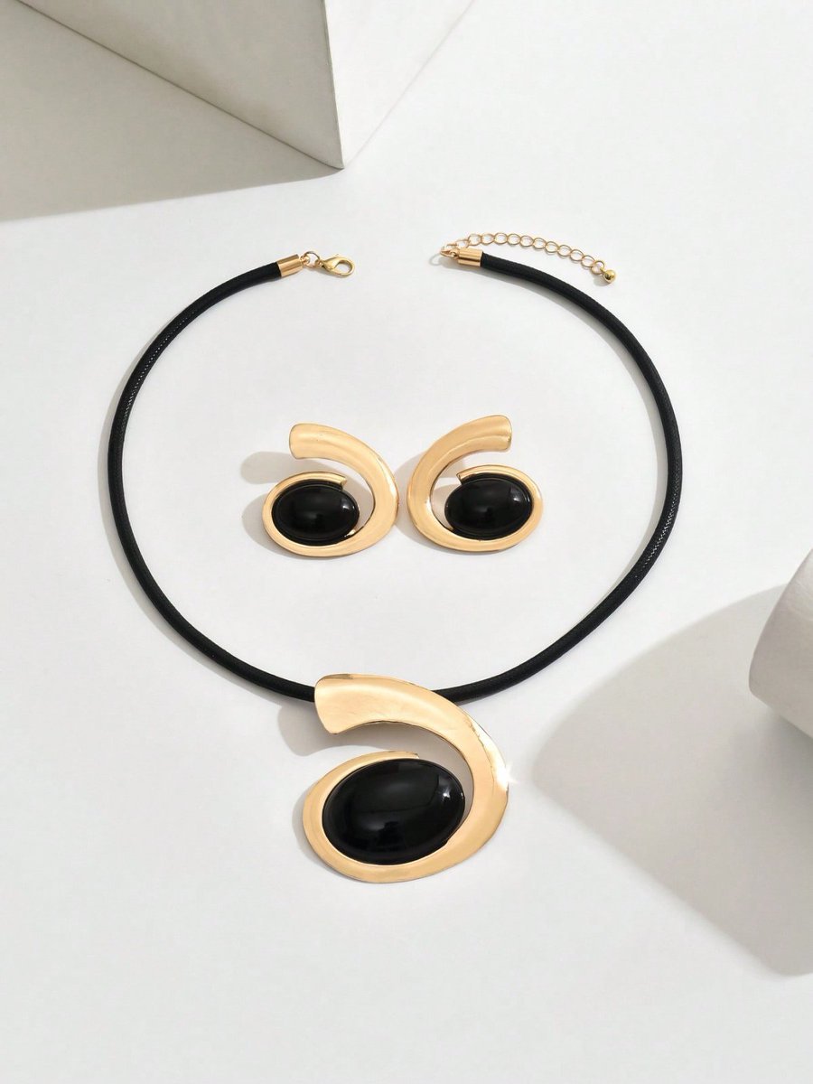 NoirMyst – Set de Gargantilla y Aretes con Ónix Negro Bañado en Oro 14K para la Diosa Intensa
