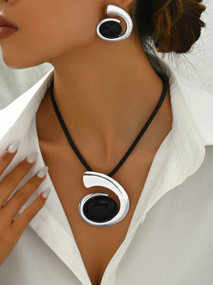 NoirMyst – Set de Gargantilla y Aretes con Ónix Negro Bañado en Oro 14K para la Diosa Intensa