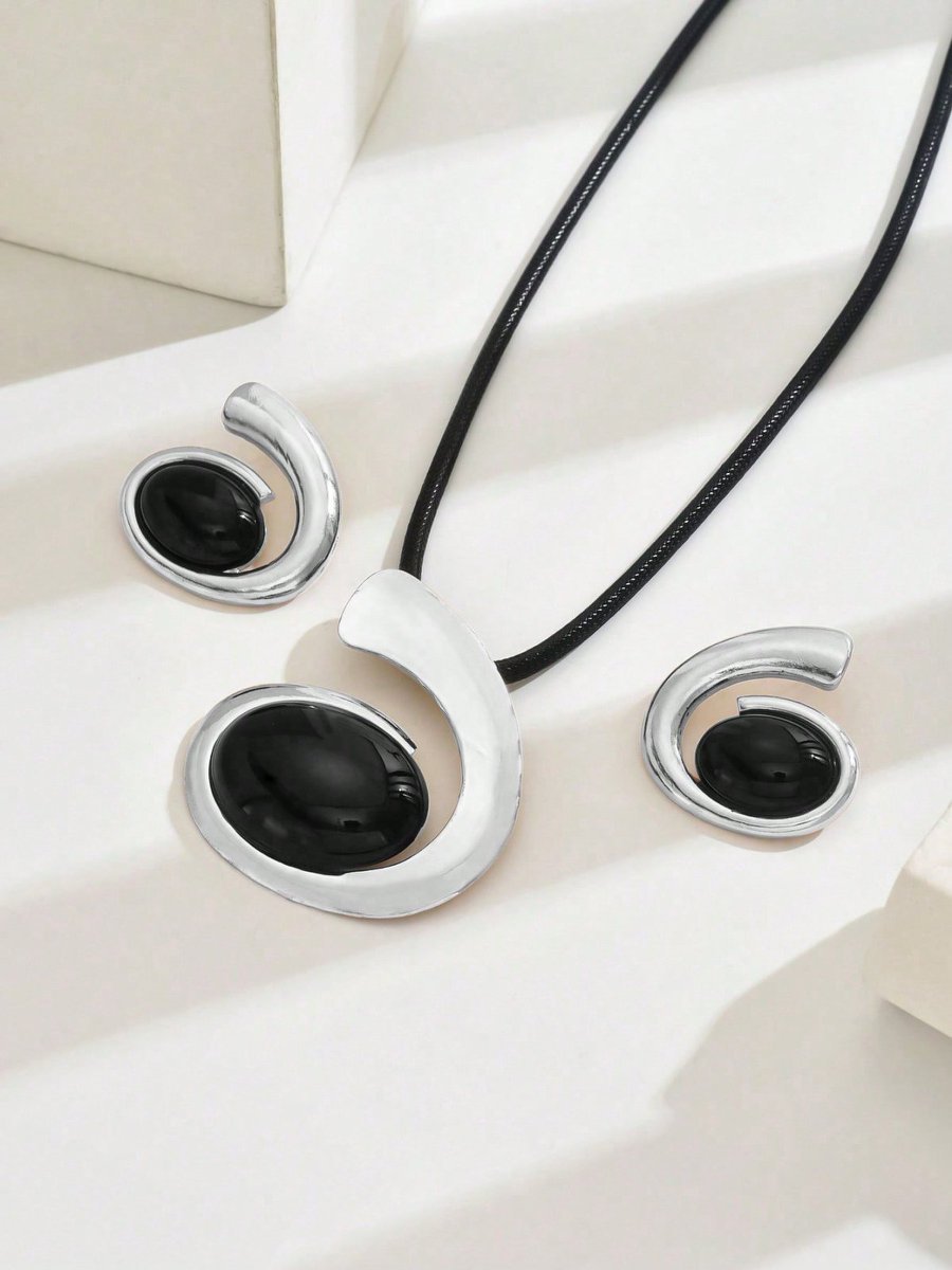 NoirMyst – Set de Gargantilla y Aretes con Ónix Negro Bañado en Oro 14K para la Diosa Intensa