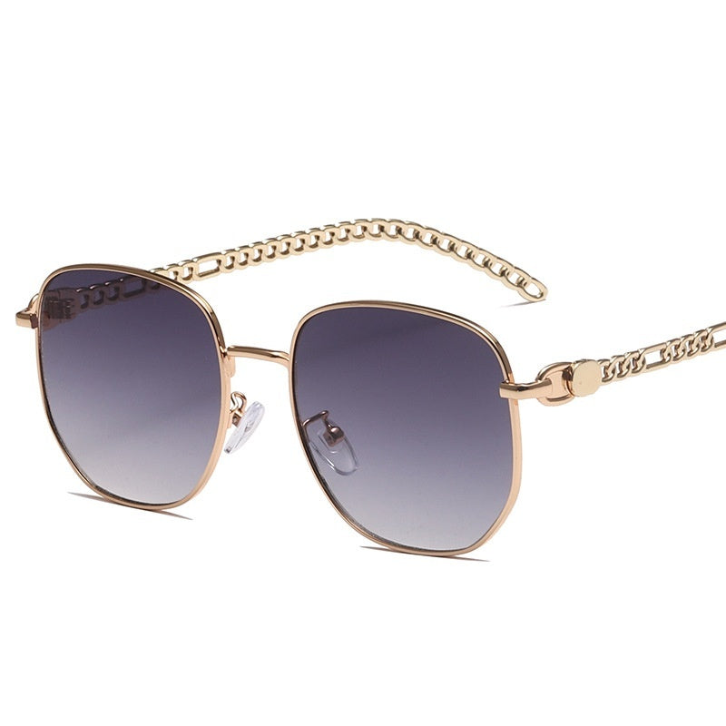 SolarVibe – Gafas de Sol con Marco Ovalado y Cadena Metálica para la Mujer que Vive en Modo Ícono