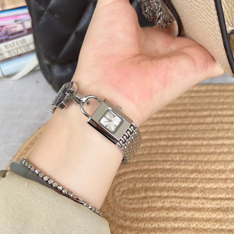 LuxeLock – Reloj Fashion con Cabeza de Cerradura para la Reina del Detalle
