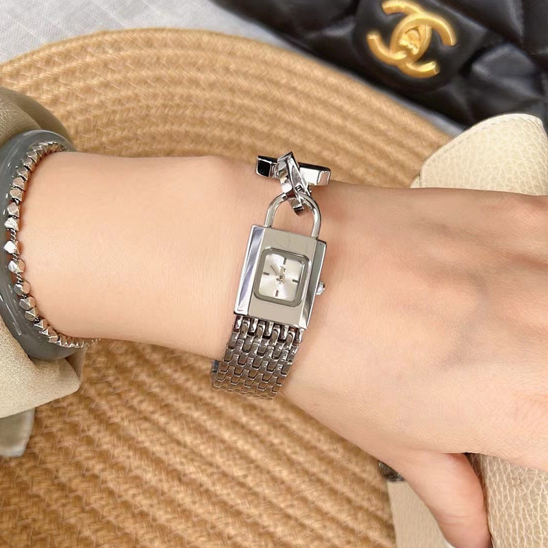LuxeLock – Reloj Fashion con Cabeza de Cerradura para la Reina del Detalle