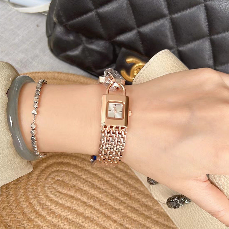 LuxeLock – Reloj Fashion con Cabeza de Cerradura para la Reina del Detalle