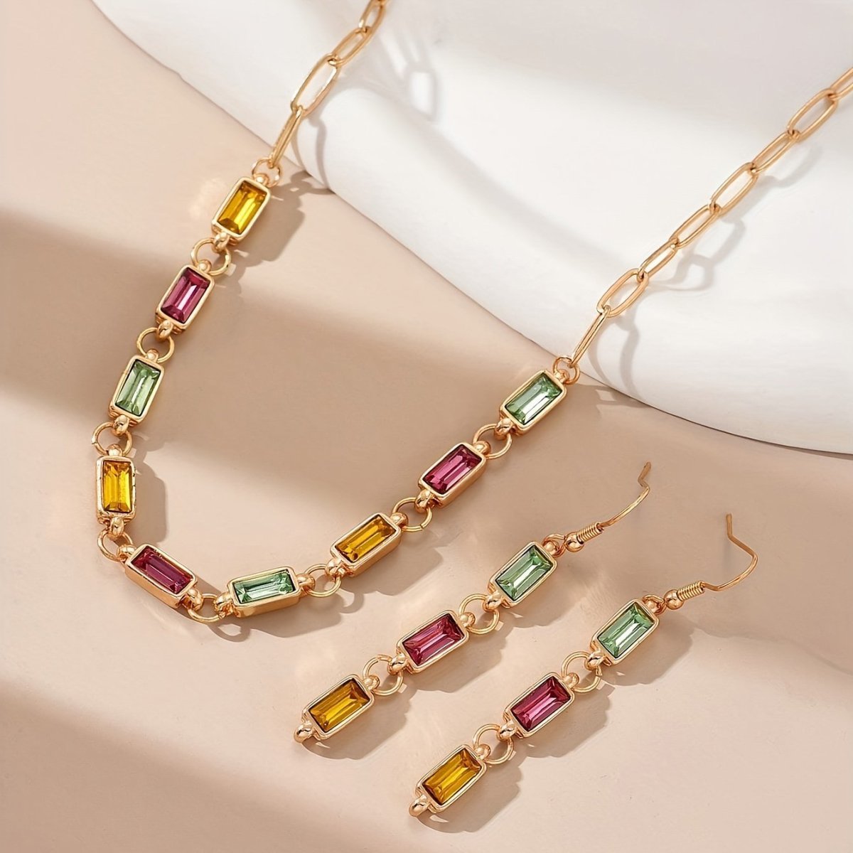 CelestiaGlam – Set de Collar y Aretes con Cristales de Colores para la Mujer que Ilumina Todo a su Paso
