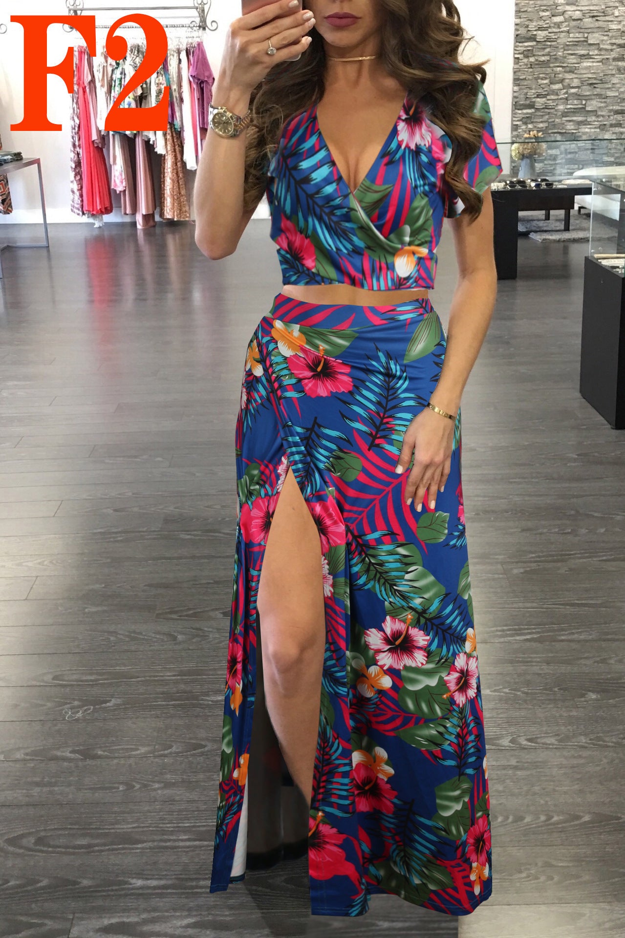 BloomSet – Conjunto de Vestido Floral + Capa para la Mujer que Florece con Estilo Propio