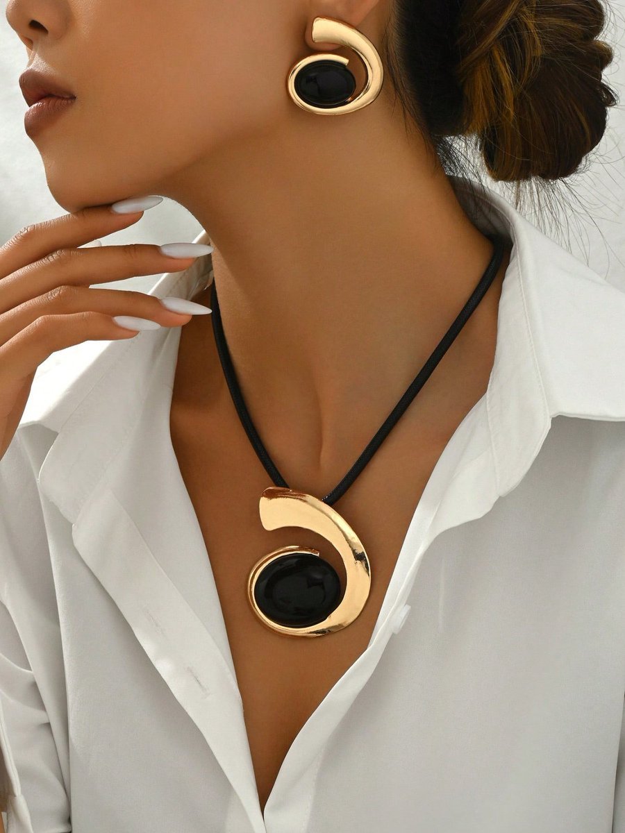 NoirMyst – Set de Gargantilla y Aretes con Ónix Negro Bañado en Oro 14K para la Diosa Intensa