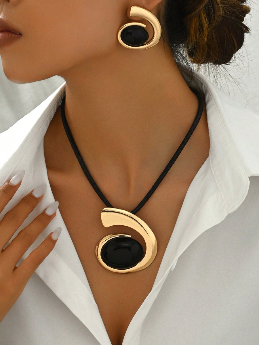NoirMyst – Set de Gargantilla y Aretes con Ónix Negro Bañado en Oro 14K para la Diosa Intensa