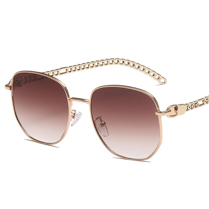SolarVibe – Gafas de Sol con Marco Ovalado y Cadena Metálica para la Mujer que Vive en Modo Ícono