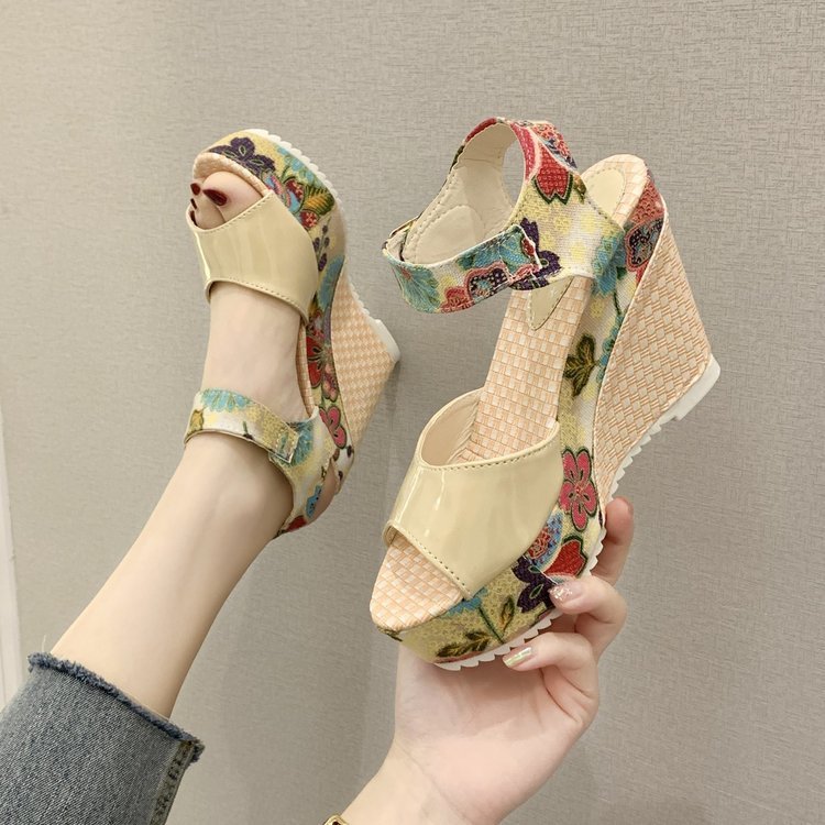 ChicStride Roman High Heels