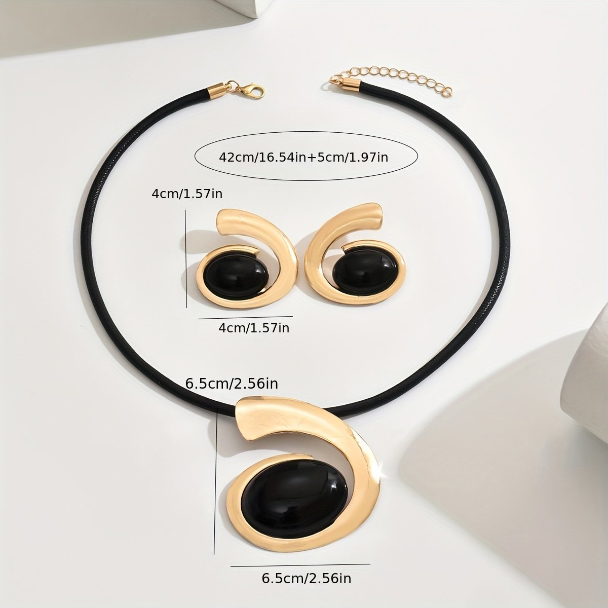 NoirMyst – Set de Gargantilla y Aretes con Ónix Negro Bañado en Oro 14K para la Diosa Intensa