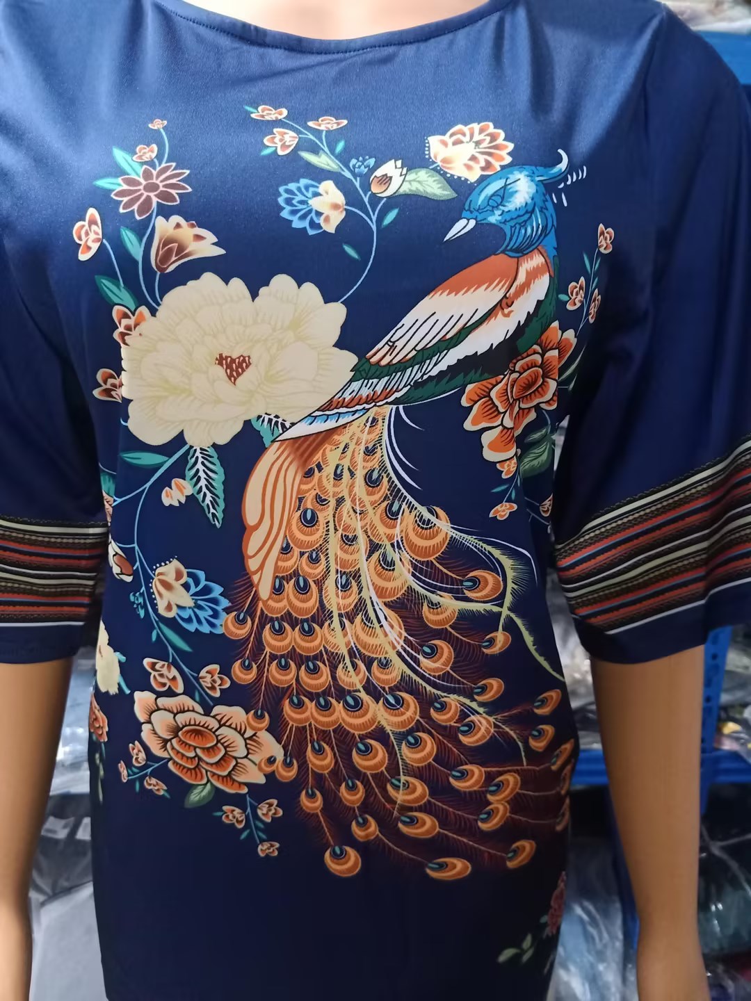 AuraBloom – Vestido Estampado Cuello Redondo para la Reina Natural