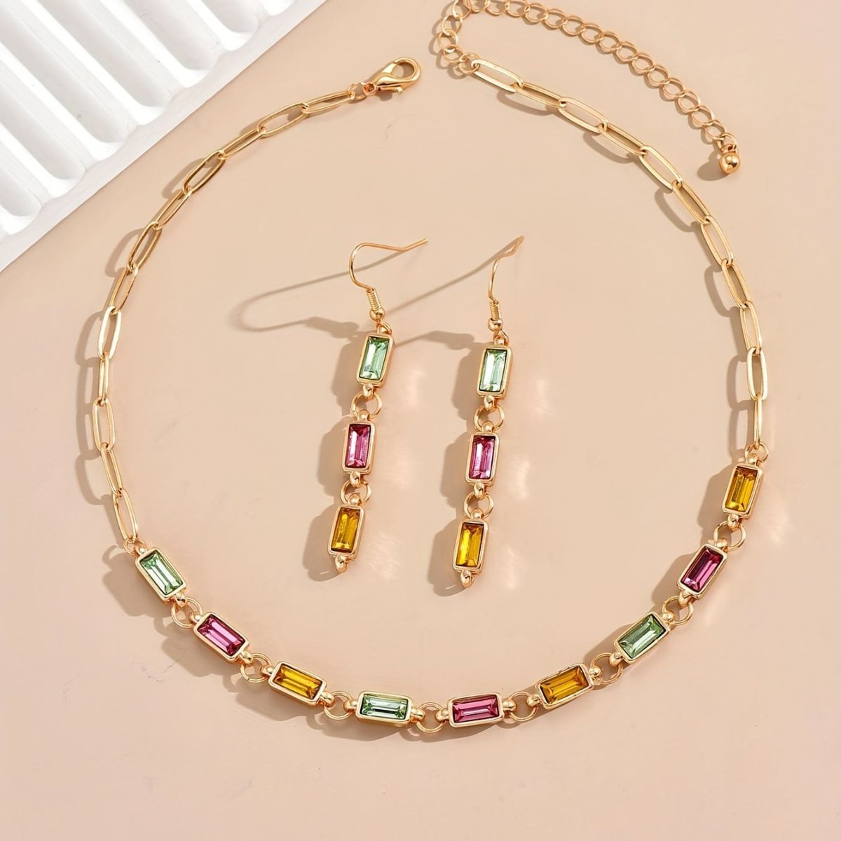 CelestiaGlam – Set de Collar y Aretes con Cristales de Colores para la Mujer que Ilumina Todo a su Paso