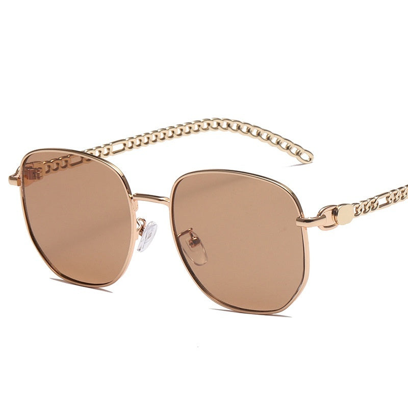 SolarVibe – Gafas de Sol con Marco Ovalado y Cadena Metálica para la Mujer que Vive en Modo Ícono
